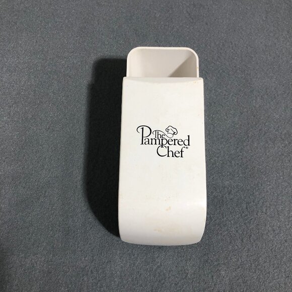 Pampered Chef Adjustable Sliding Measuring Cup  1/4 - 1 Cup, 50 - 250 ml - Picture 1 of 6